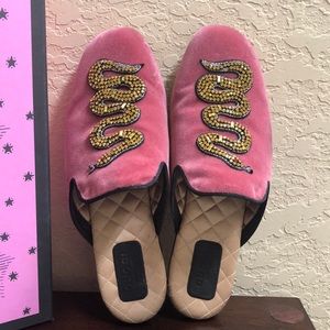 💯 Authentic GUCCI snake embellished slippers